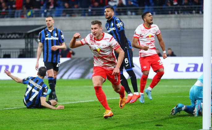RB Leipzig - Bergamo 07.04.2022 Leipzig, 07.04.2022, Red Bull Arena, Fussball, UEFA Europa League, Viertelfinale , RB Leipzig (GER) vs. Atalanta Bergamo (ITA) , Tor für Leipzig zum 1:1 Ausgleich. Im Bild: Torschütze Willi Orban (4, RB Leipzig), Torjubel. , UEFA regulations prohibit any use of photographs as image sequences and or quasi-video ,