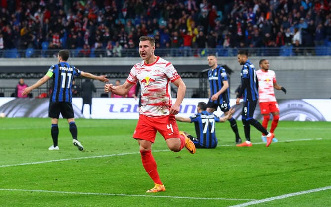 RB Leipzig - Bergamo 07.04.2022 Leipzig, 07.04.2022, Red Bull Arena, Fussball, UEFA Europa League, Viertelfinale , RB Leipzig (GER) vs. Atalanta Bergamo (ITA) , Tor für Leipzig zum 1:1 Ausgleich. Im Bild: Torschütze Willi Orban (4, RB Leipzig), Torjubel. , UEFA regulations prohibit any use of photographs as image sequences and or quasi-video ,