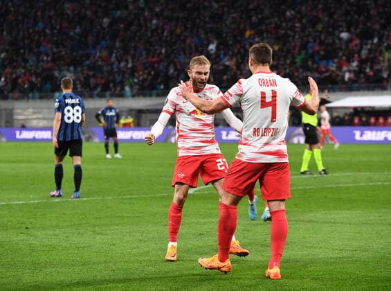 Fussball, Herren, Saison 2021 2022, Europa League (Viertelfinale, Hinspiel), RB Leipzig - Atalanta Bergamo, v. l. Konrad Laimer (RB Leipzig), Willi Orban (RB Leipzig), Jubel nach Tor zum 1:1, 07.04. 2022, Copyright: xSebastianxRäppoldx xMatthiasxKochx