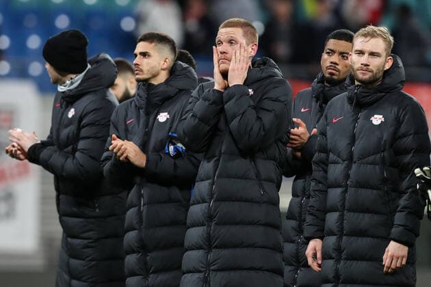 Marcel Halstenberg (RB Leipzig,23) mit v.l. Andre Silva (RB Leipzig,33),Benjamin Henrichs (RB Leipzig,39),Konrad Laimer (RB Leipzig,27) - Europa League Saison 2021-2022 Viertelfinale RB Leipzig vs. Atalanta Bergamo in der Red Bull Arena in Leipzig - Aktion,Fussball,Deutschland,Mann,Männer,07.04.2022