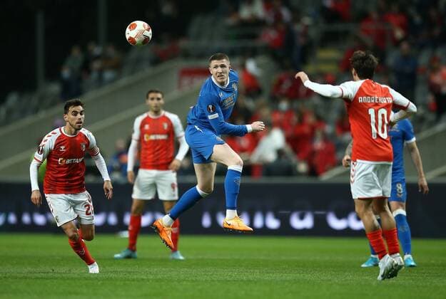 Mandatory Credit: Photo by Michael Zemanek Shutterstock (12885087y) John Lundstram of Rangers heads the ball Braga v Rangers, UEFA Europa League, Quarter Final, First Leg, Football, Estadio Municipal de Braga, Braga, Portugal - 07 Apr 2022 EDITORIAL USE ONLY No use with unauthorised audio, video, data, fixture lists, club league logos or live services. Online in-match use limited to 120 images, no video emulation. No use in betting, games or single club league player publications. Braga v Rangers, UEFA Europa League, Quarter Final, First Leg, Football, Estadio Municipal de Braga, Braga, Portugal - 07 Apr 2022 EDITORIAL USE ONLY No use with unauthorised audio, video, data, fixture lists, club league logos or live services. Online in-match use limited to 120 images, no video emulation. No use in betting, games or single club league player publications. Copyright: xMichaelxZemanek Shutterstockx 12885087y