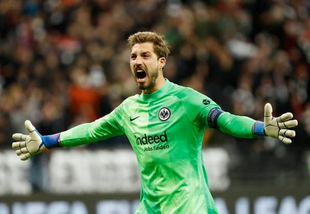 IMAGO Iconic Moments, Fußball Sport Bilder des Tages 07.04.2022, Fussball, Europa League, Viertelfinale, Eintracht Frankfurt - FC Barcelona, Barca GER, Frankfurt am Main, Deutsche Bank Park Bild: v. li. Torwart Kevin Trapp (Eintracht Frankfurt) Jubel nach dem Tor zum 1:0, jubelnd, bejubelt, jubelt, jubeln, emotionen Copyright: HMBxMedia xHeikoxBecker