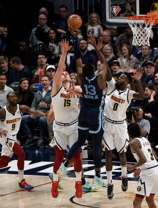 Memphis Grizzlies forward Jaren Jackson Jr. 13, center, goes up for a shot against Denver Nuggets center Nikola Jokic 15, center left, and Denver Nuggets forward JaMychal Green 0, center right, as Denver Nuggets guard Davon Reed 9, left, and Denver Nuggets guard Bones Hyland 3, right, look on during a NBA, Basketball Herren, USA basketball game, at the Ball Arena, in Denver, US, 07 April 2022. EFE Todd Pierson Denver Nuggets vs. Memphis Grizzlies !ACHTUNG: NUR REDAKTIONELLE NUTZUNG! Copyright: xToddxPiersonx AME9767 20220408-700242a8f6afeaf2bf8894eb9f378b3ac1c31bf4