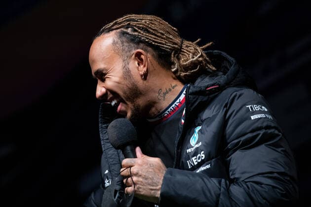 Sport Bilder des Tages Lewis Hamilton (UK, Mercedes AMG Petronas F1 Team 44) beim Interview in der Fanzone, AUS, Formel 1 Grand Prix von Australien, Albert Park Circuit Melbourne, Qualifying Day, 09.04.2022 AUS, Formel 1 Grand Prix von Australien, Albert Park Circuit Melbourne, Qualifying Day, 09.04.2022 Copyright: xEibner Memmlerx EP_MMR