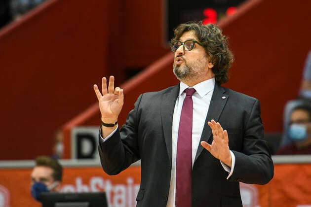 Andrea Trinchieri 29. Spieltag, Basketball Bundesliga, Basketball Saison 2021 2022, Deutschland, easyCredit BBL, Germany, Giessen 46ers, giessen rot, Herren, Jobstairs GIESSEN 46ers - FC Bayern München, Männer, München in weiss
