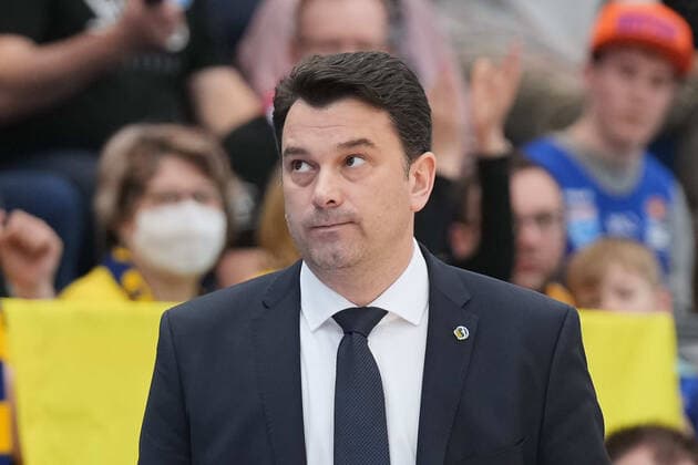 Israel Gonzales (Head-Coach Alba), Syntainics MBC vs. ALBA BERLIN, Basketball Bundesliga, Maenner, 2021 2022, 29. Spieltag, 10.04.2022, Syntainics MBC vs. ALBA BERLIN, Basketball Bundesliga, Maenner, 2021 2022, 29. Spieltag, 10.04.2022, Weissenfels