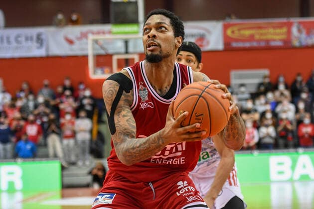 Phillip Fayne 29. Spieltag, Basketball Bundesliga, Basketball Saison 2021 2022, Deutschland, easyCredit BBL, Germany, Giessen 46ers, giessen rot, Herren, Jobstairs GIESSEN 46ers - FC Bayern München, Männer, München in weiss