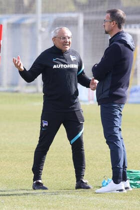 Sport Bilder des Tages DEU, DFL, 1. FBL Hertha BSC, Training, 11.04.2022, Sportforum, Berlin, DEU, DFL, 1. FBL Hertha BSC, Training, im Bild Cheftrainer Felix Magath (Hertha BSC Berlin), Fredi Bobic (Geschaeftsfuehrer, Hertha BSC Berlin) DFL - regulations prohibit any use of Photographs as image sequences and or quasi-video Foto: Juergen Engler nordphoto GmbH