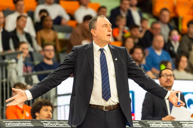 Branislav Ignjatovic (Headcoach MLP Academics Heidelberg) mit ausgebreiteten Armen GER, Basketball, easyCredit Basketball Bundesliga, Spieltag 30, Ratiopharm Ulm vs MLP Academics Heidelberg, 12.04.2022, GER, Basketball, easyCredit Basketball Bundesliga, Spieltag 30, Ratiopharm Ulm vs MLP Academics Heidelberg, 12.04.2022 Neu-Ulm Copyright: xEibner-Pressefotox EP_FWF