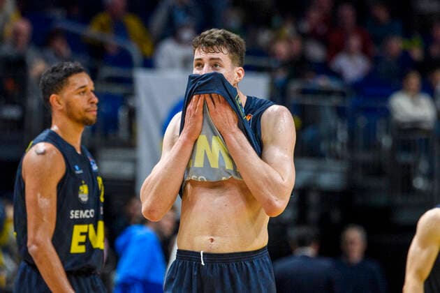 Alen Pjanic (EWE Baskets Oldenburg, 35), Endstand 92:86, traurig, deprimiert, sauer, verliert, GER, Alba Berlin vs EWE Baskets Oldenburg, BBL, Basketball - Bundesliga - Maenner, 30. Spieltag, Saison 2021 2022, 12.04.2022, GER, Alba Berlin vs EWE Baskets Oldenburg, BBL, Basketball - Bundesliga - Maenner, 30. Spieltag, Saison 2021 2022, 12.04.2022, Berlin Copyright: xEibner-Pressefoto UwexKochx EP_UKH