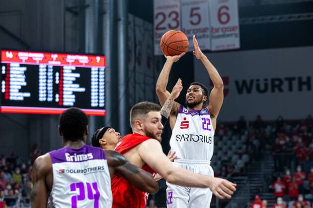 Stephen Brown (BG Goettingen, 22), Brose Bamberg vs. BG Goettingen, Basketball, easyCredit BBL, 30. Spieltag, 13.04.2022 Brose Bamberg vs. BG Goettingen, Basketball, easyCredit BBL, 30. Spieltag, 13.04.2022 Bamberg Copyright: xEIBNER GuenerxSantemizx BRB_EER
