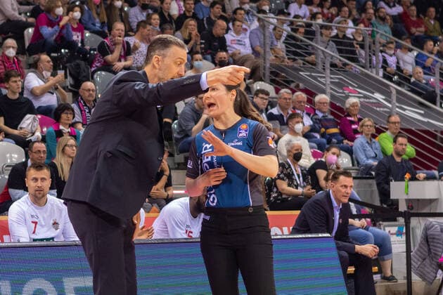 Basketball, BBL, Telekom Baskets Bonn - JobStairs Gießen 46ers Pete Strobl (JobStairs Giessen 46ers, Head Coach) GER, Telekom Baskets Bonn gegen JobStairs Giessen 46ers, Basketball, 1.Bundesliga, EASYCREDIT BBL, 30. Spieltag, Spielzeit 2021 22, 13.04.2022, Location: Telekom Dome in Bonn GER, Telekom Baskets Bonn gegen JobStairs Giessen 46ers, Basketball, 1.Bundesliga, EASYCREDIT BBL, 30. Spieltag, Spielzeit 2021 22, 13.04.2022, Location: Telekom Dome in Bonn Foto: Gerhard Wingender Bonn Copyright: xEibner-Pressefotox xGerhardxWingenderx EP_GWR