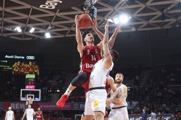 Basketball, BBL, FC Bayern München - SYNTAINICS MBC Bayerns 14 Nihad DJEDOVIC vs Weisenfels 44 REBIC. Basketball, FC Bayern - MBC Weissenfels, am 13.04.2022, Basketball Bundesliga, FC Bayern München Basketball - SYNTAINICS Mitteldeutscher Basketball Club, Saison 2021-2022, in Muenchen, A U D I D O M E, Deutschland. Quelle Copyright Credit : Oryk HAIST