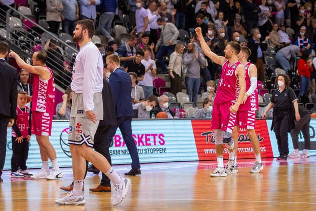 Basketball, BBL, Telekom Baskets Bonn - JobStairs Gießen 46ers Saulius Kulvietis (Telekom Baskets Bonn, 10) GER, Telekom Baskets Bonn gegen JobStairs Giessen 46ers, Basketball, 1.Bundesliga, EASYCREDIT BBL, 30. Spieltag, Spielzeit 2021 22, 13.04.2022, Location: Telekom Dome in Bonn GER, Telekom Baskets Bonn gegen JobStairs Giessen 46ers, Basketball, 1.Bundesliga, EASYCREDIT BBL, 30. Spieltag, Spielzeit 2021 22, 13.04.2022, Location: Telekom Dome in Bonn Foto: Gerhard Wingender Bonn Copyright: xEibner-Pressefotox xGerhardxWingenderx EP_GWR