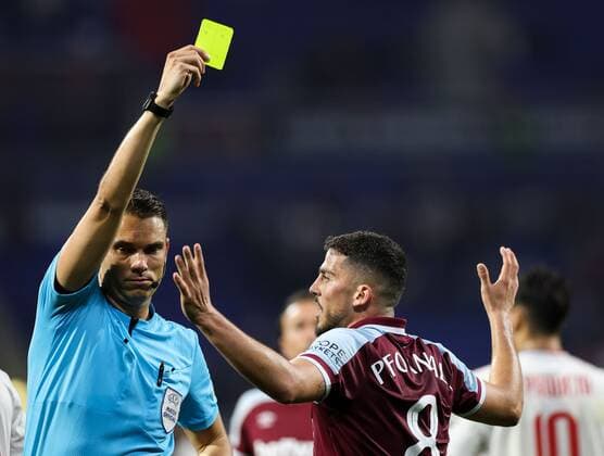 Mandatory Credit: Photo by Simon Dael Shutterstock (12893327cz) Pablo Fornals of West Ham United is shown a yellow card Olympique Lyonnais v West Ham United, UEFA Europa League, Quarter Final, Second Leg, Football, Groupama Stadium, Lyon, France - 14 Apr 2022 EDITORIAL USE ONLY No use with unauthorised audio, video, data, fixture lists, club league logos or live services. Online in-match use limited to 120 images, no video emulation. No use in betting, games or single club league player publications. Olympique Lyonnais v West Ham United, UEFA Europa League, Quarter Final, Second Leg, Football, Groupama Stadium, Lyon, France - 14 Apr 2022 EDITORIAL USE ONLY No use with unauthorised audio, video, data, fixture lists, club league logos or live services. Online in-match use limited to 120 images, no video emulation. No use in betting, games or single club league player publications. Copyright: xSimonxDael Shutterstockx 12893327cz