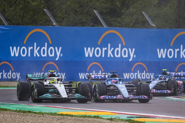 44 HAMILTON Lewis (gbr), Mercedes AMG F1 Team W13, 14 ALONSO Fernando (spa), Alpine F1 Team A522, action during the Formula 1 Grand Premio del Made in Italy e dell Emilia-Romagna 2022, 4th round of the 2022 FIA Formula One World Championship, WM, Weltmeisterschaft on the Imola Circuit, from April 22 to 24, 2022 in Imola, Italy - F1 - EMILIA ROMAGNA GRAND PRIX 2022 - Race DPPI Panoramic 00122011_G00D4520.JPG_