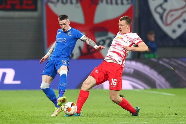 28.04.2022, xtgx, Fussball UEFA European League, RB Leipzig - Glasgow Rangers FC emspor, v.l. Ryan Kent (Glasgow Rangers, 14), Lukas Klostermann (Leipzig, 16) Zweikampf, Duell, Kampf, tackle (DFL DFB REGULATIONS PROHIBIT ANY USE OF PHOTOGRAPHS as IMAGE SEQUENCES and or QUASI-VIDEO) Leipzig