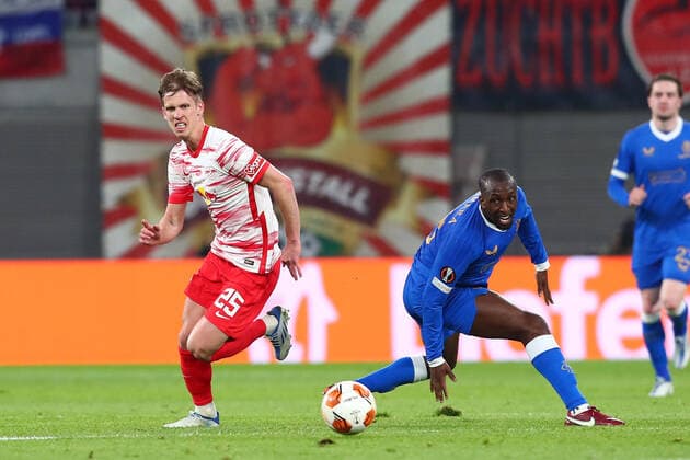 28.04.2022, xtgx, Fussball UEFA European League, RB Leipzig - Glasgow Rangers FC emspor, v.l. Dani Olmo (Leipzig, 25), Glen Kamara (Glasgow Rangers, 18) Zweikampf, Duell, Kampf, tackle (DFL DFB REGULATIONS PROHIBIT ANY USE OF PHOTOGRAPHS as IMAGE SEQUENCES and or QUASI-VIDEO) Leipzig