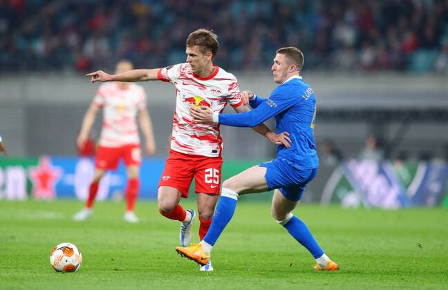 RB Leipzig - Glasgow Rangers 28.04.2022 Leipzig, 28.04.2022, Red Bull Arena, Fussball, UEFA Europa League, Halbfinale , RB Leipzig vs. Glasgow Rangers FC , Im Bild v.l.: Dani Olmo (25, RB Leipzig) und John Lundstram (4, Rangers) , UEFA regulations prohibit any use of photographs as image sequences and or quasi-video ,