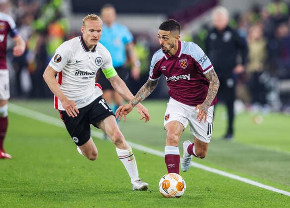 Mandatory Credit: Photo by Andrew Fosker Shutterstock (12914204bj) Sebastian Rode of Eintracht Frankfurt and Manuel Lanzini of West Ham United West Ham United v Eintracht Frankfurt, UEFA Europa League, Semi-Final, First Leg, Football, The London Stadium, London, UK - 28 Apr 2022 EDITORIAL USE ONLY No use with unauthorised audio, video, data, fixture lists, club league logos or live services. Online in-match use limited to 120 images, no video emulation. No use in betting, games or single club league player publications. West Ham United v Eintracht Frankfurt, UEFA Europa League, Semi-Final, First Leg, Football, The London Stadium, London, UK - 28 Apr 2022 EDITORIAL USE ONLY No use with unauthorised audio, video, data, fixture lists, club league logos or live services. Online in-match use limited to 120 images, no video emulation. No use in betting, games or single club league player publications. Copyright: xAndrewxFosker Shutterstockx 12914204bj