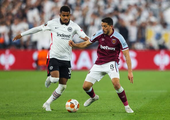 Mandatory Credit: Photo by Andrew Fosker Shutterstock (12914204bs) Ansgar Knauff of Eintracht Frankfurt and Pablo Fornals of West Ham United West Ham United v Eintracht Frankfurt, UEFA Europa League, Semi-Final, First Leg, Football, The London Stadium, London, UK - 28 Apr 2022 EDITORIAL USE ONLY No use with unauthorised audio, video, data, fixture lists, club league logos or live services. Online in-match use limited to 120 images, no video emulation. No use in betting, games or single club league player publications. West Ham United v Eintracht Frankfurt, UEFA Europa League, Semi-Final, First Leg, Football, The London Stadium, London, UK - 28 Apr 2022 EDITORIAL USE ONLY No use with unauthorised audio, video, data, fixture lists, club league logos or live services. Online in-match use limited to 120 images, no video emulation. No use in betting, games or single club league player publications. Copyright: xAndrewxFosker Shutterstockx 12914204bs
