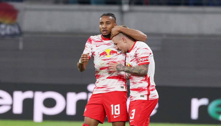 RB Leipzig - Glasgow Rangers 28.04.2022 Leipzig, 28.04.2022, Red Bull Arena, Fussball, UEFA Europa League, Halbfinale Hinspiel, RB Leipzig vs. Rangers FC Glasgow , Im Bild; Tor für RB Leipzig. Angeli–o Angelino (3, RB Leipzig) trifft zum 1:0 und jubelt mit den Teamkollegen.Christopher Nkunku (18, RB Leipzig). , UEFA regulations prohibit any use of photographs as image sequences and or quasi-video.