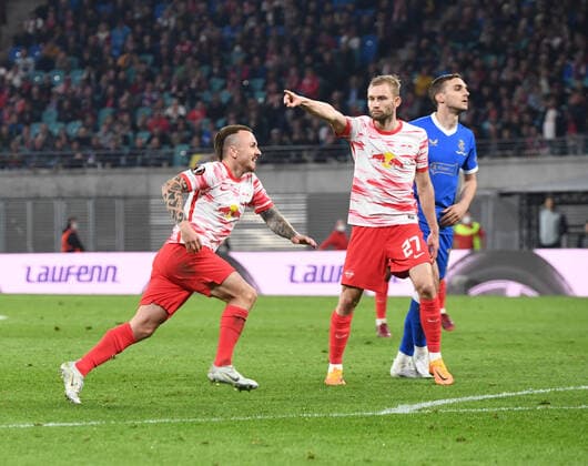 Fussball, Herren, Saison 2021 2022, Europa League (Halbfinale, Hinspiel), RB Leipzig - Glasgow Rangers, v. l. Angelino (RB Leipzig), Konrad Laimer (RB Leipzig), Jubel nach Tor zum 1:0, 28.04. 2022, Copyright: xSebastianxRäppold MatthiasxKochx