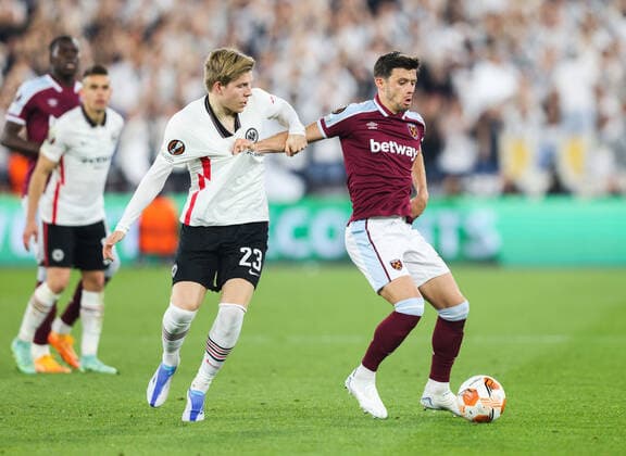 Mandatory Credit: Photo by Andrew Fosker Shutterstock (12914204cb) Jens Petter Hauge of Eintracht Frankfurt and Aaron Cresswell of West Ham United West Ham United v Eintracht Frankfurt, UEFA Europa League, Semi-Final, First Leg, Football, The London Stadium, London, UK - 28 Apr 2022 EDITORIAL USE ONLY No use with unauthorised audio, video, data, fixture lists, club league logos or live services. Online in-match use limited to 120 images, no video emulation. No use in betting, games or single club league player publications. West Ham United v Eintracht Frankfurt, UEFA Europa League, Semi-Final, First Leg, Football, The London Stadium, London, UK - 28 Apr 2022 EDITORIAL USE ONLY No use with unauthorised audio, video, data, fixture lists, club league logos or live services. Online in-match use limited to 120 images, no video emulation. No use in betting, games or single club league player publications. Copyright: xAndrewxFosker Shutterstockx 12914204cb
