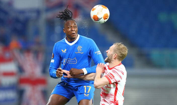 RB Leipzig - Glasgow Rangers 28.04.2022 Leipzig, 28.04.2022, Red Bull Arena, Fussball, UEFA Europa League, Halbfinale , RB Leipzig vs. Glasgow Rangers FC , Im Bild v.l.: Joe Aribo (17, Rangers) und Konrad Laimer (27, RB Leipzig) , UEFA regulations prohibit any use of photographs as image sequences and or quasi-video ,