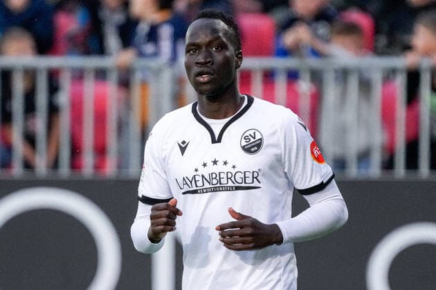 Alou Kuol (SVS, 29), Einzelbild, Einzelfoto, Aktion, Action, 29.04.2022, Sandhausen (Deutschland), Fussball, 2. Bundesliga, SV Sandhausen - FC Schalke 04, 29.04.2022, Sandhausen (Deutschland), Fussball, 2. Bundesliga, SV Sandhausen - FC Schalke 04, DFB DFL REGULATIONS PROHIBIT ANY USE OF PHOTOGRAPHS AS IMAGE SEQUENCES AND OR QUASI-VIDEO.