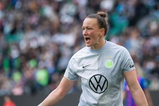 Almuth Schult (VfL Wolfsburg) gestikuliert, GER, VfL Wolfsburg vs. FC Barcelona, Barca UEFA Womens Champions League, Halbfinale Rueckspiel, Spielzeit 2021 2022, 30.04.2022 GER, VfL Wolfsburg vs. FC Barcelona, UEFA Womens Champions League, Halbfinale Rueckspiel, Spielzeit 2021 2022, 30.04.2022 Copyright: xEibner Memmlerx EP_MMR