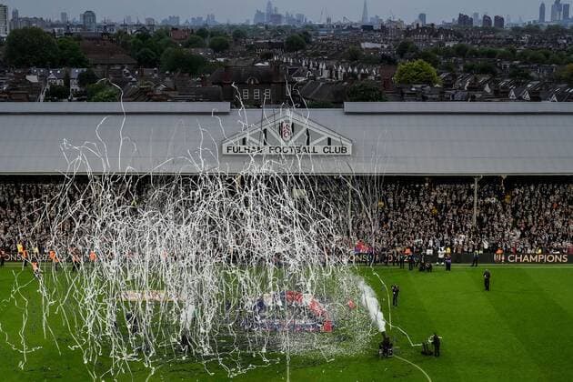Mandatory Credit: Photo by Dave Shopland Shutterstock (12917138cg) Fulham celebrates at Craven Cottage after Fulham s 7-0 win against Luton to win the league title Fulham v Luton Town, EFL Sky Bet Championship, Football, Craven Cottage, London, UK - 02 May 2022 EDITORIAL USE ONLY No use with unauthorised audio, video, data, fixture lists, club league logos or live services. Online in-match use limited to 120 images, no video emulation. No use in betting, games or single club league player publications. Fulham v Luton Town, EFL Sky Bet Championship, Football, Craven Cottage, London, UK - 02 May 2022 EDITORIAL USE ONLY No use with unauthorised audio, video, data, fixture lists, club league logos or live services. Online in-match use limited to 120 images, no video emulation. No use in betting, games or single club league player publications. Copyright: xDavexShopland Shutterstockx 12917138cg