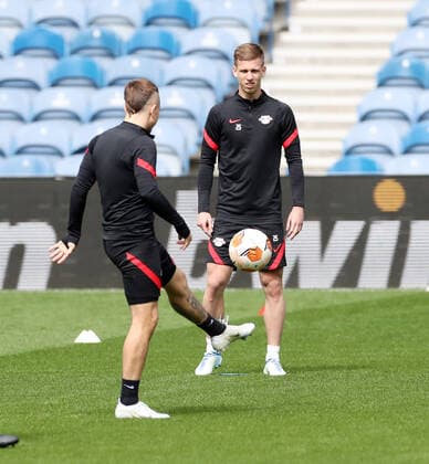 RB Leipzig - Training 04.05.2022 Glasgow, 04.05.2022, Ibrox Stadium, Fussball, UEFA Europa League, Matchday-1, Training RB Leipzig vor dem Halbfinale , RB Leipzig vs. Rangers FC Glasgow , Im Bild; Angeli–o Angelino (3, RB Leipzig), Dani Olmo (25, RB Leipzig). , UEFA regulations prohibit any use of photographs as image sequences and or quasi-video.