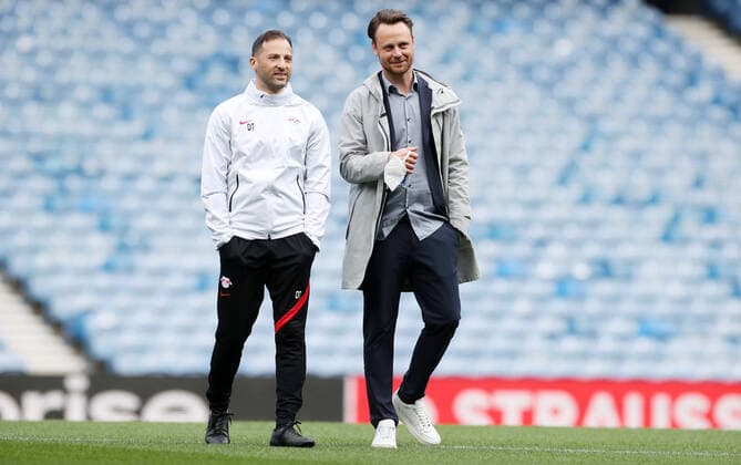 RB Leipzig - Training 04.05.2022 Glasgow, 04.05.2022, Ibrox Stadium, Fussball, UEFA Europa League, Matchday-1, Training RB Leipzig vor dem Halbfinale , RB Leipzig vs. Rangers FC Glasgow , Im Bild; Trainer Domenico Tedesco, RB Leipzig, Christopher Vivell (RBL Technischer Direktor). , UEFA regulations prohibit any use of photographs as image sequences and or quasi-video.