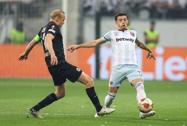 Mandatory Credit: Photo by Simon Dael Shutterstock (12925375bb) Sebastian Rode of Eintracht Frankfurt and Aaron Cresswell of West Ham United Eintracht Frankfurt v West Ham United, UEFA Europa League, Semi Final, Second Leg, Football, Deutsche Bank Park, Frankfurt, Germany - 05 May 2022 EDITORIAL USE ONLY No use with unauthorised audio, video, data, fixture lists, club league logos or live services. Online in-match use limited to 120 images, no video emulation. No use in betting, games or single club league player publications. Eintracht Frankfurt v West Ham United, UEFA Europa League, Semi Final, Second Leg, Football, Deutsche Bank Park, Frankfurt, Germany - 05 May 2022 EDITORIAL USE ONLY No use with unauthorised audio, video, data, fixture lists, club league logos or live services. Online in-match use limited to 120 images, no video emulation. No use in betting, games or single club league player publications. Copyright: xSimonxDael Shutterstockx 12925375bb