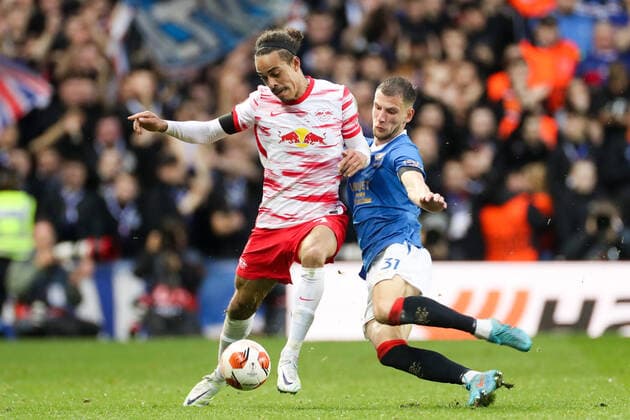 Glasgow Rangers - RB Leipzig 05.05.2022 Glasgow, 05.05.2022, Ibrox Stadium, Fussball, Saison 2021 2022, Europa League, Halbfinale, Glasgow Rangers - RB Leipzig , Im Bild v.l.: Yussuf Poulsen (9, RB Leipzig) und Borna Barisic (31, Rangers) UEFA regulations prohibit any use of photographs as image sequences and or quasi-video.