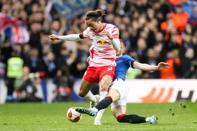 Glasgow Rangers - RB Leipzig 05.05.2022 Glasgow, 05.05.2022, Ibrox Stadium, Fussball, Saison 2021 2022, Europa League, Halbfinale, Glasgow Rangers - RB Leipzig , Im Bild v.l.: Yussuf Poulsen (9, RB Leipzig) und Borna Barisic (31, Rangers) UEFA regulations prohibit any use of photographs as image sequences and or quasi-video.