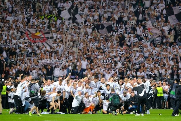 Jubel nach dem Sieg Mannschaft, Eintracht Frankfurt vs. West Ham United, Fussball, Europa League, Halbfinale, Rueckspiel, Saison 2021 2022, 05.05.2022, Eintracht Frankfurt vs. West Ham United, Fussball, Europa League, Halbfinale, Rueckspiel, Saison 2021 2022, 05.05.2022 Frankfurt am Main Copyright: xEibner-Pressefotox EP_EER