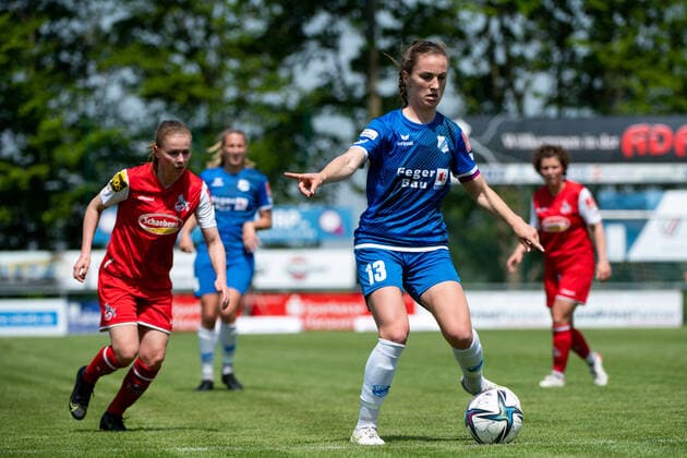 Michaela Brandenburg (SC Sand) am Ball, GER, SC Sand vs. FC Koeln, Flyeralarm Frauen Bundesliga, 21. Spieltag, 08.05.2022, Spielzeit 2021 2022 GER, SC Sand vs. FC Koeln, Flyeralarm Frauen Bundesliga, 21. Spieltag, 08.05.2022, Spielzeit 2021 2022 Copyright: xEibner Memmlerx EP_MMR