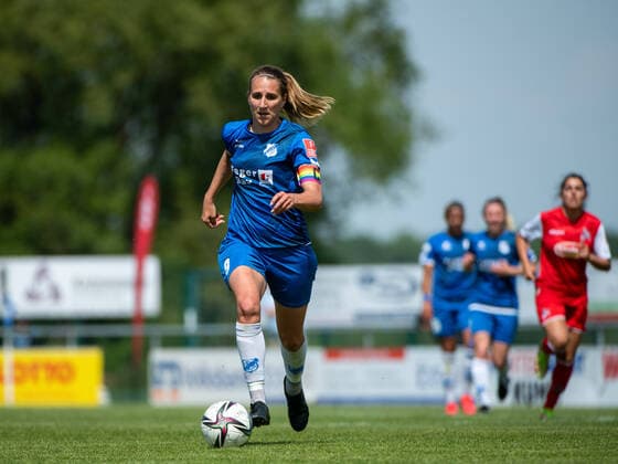 Doerthe Hoppius (SC Sand) am Ball, GER, SC Sand vs. FC Koeln, Flyeralarm Frauen Bundesliga, 21. Spieltag, 08.05.2022, Spielzeit 2021 2022 GER, SC Sand vs. FC Koeln, Flyeralarm Frauen Bundesliga, 21. Spieltag, 08.05.2022, Spielzeit 2021 2022 Copyright: xEibner Memmlerx EP_MMR