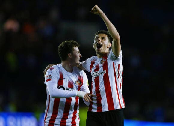 Sport Bilder des Tages Mandatory Credit: Photo by Matt West Shutterstock (12931767ao) Ross Stewart of Sunderland celebrates at the end of the game Sheffield Wednesday v Sunderland, EFL Sky Bet League One, Play-off Semi Final, Second Leg, Football, Hillsborough, Sheffield, UK - 09 May 2022 EDITORIAL USE ONLY No use with unauthorised audio, video, data, fixture lists, club league logos or live services. Online in-match use limited to 120 images, no video emulation. No use in betting, games or single club league player publications. Sheffield Wednesday v Sunderland, EFL Sky Bet League One, Play-off Semi Final, Second Leg, Football, Hillsborough, Sheffield, UK - 09 May 2022 EDITORIAL USE ONLY No use with unauthorised audio, video, data, fixture lists, club league logos or live services. Online in-match use limited to 120 images, no video emulation. No use in betting, games or single club league player publications. Copyright: xMattxWest Shutterstockx 12931767ao