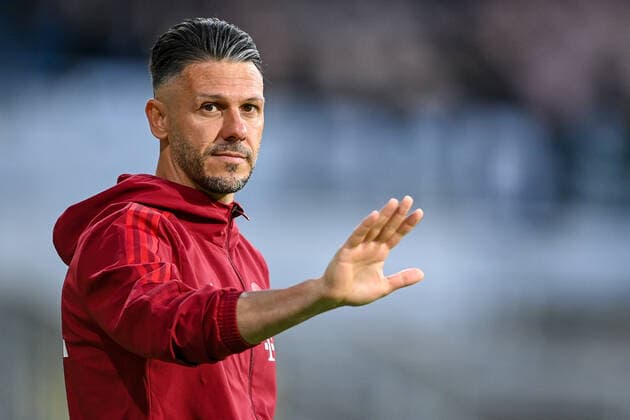 Trainer Martin Demichelis (FC Bayern München) gibt Anweisungen, gestikuliert, mit den Armen gestikulieren, gives instructions, gesticulate Einzelbild, Aktion, Action, 13.05.2022, München (Deutschland), Fussball, Regionalliga Bayern, FC Bayern München II - SV Wacker Burghausen
