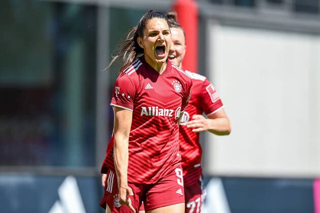 v.li.: Jovana Damnjanovic (FC Bayern München, FCB, 9) Hanna Glas (FC Bayern München, FCB, 5) mit Torjubel, Jubel, Torjubel, Torerfolg, celebrate the goal, goal, celebration, Jubel ueber das Tor zum 1:0 durch Jovana Damnjanovic (FC Bayern München, FCB, 9) , optimistisch, Action, Aktion, 15.05.2022, München (Deutschland), Fussball, Flyeralarm Frauen-Bundesliga, FC Bayern München - 1. FFC Turbine Potsdam, DFB DFL REGULATIONS PROHIBIT ANY USE OF PHOTOGRAPHS AS IMAGE SEQUENCES AND OR QUASI-VIDEO.