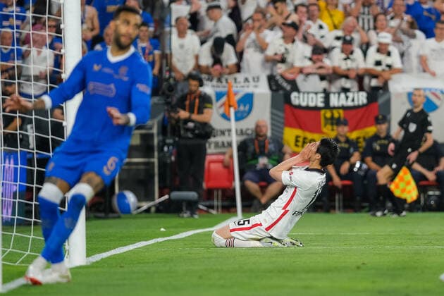 Daichi Kamada (Eintracht Frankfurt, 15) ist sichtlich enttaeuschung traurig niedergeschlagen , Eintracht Frankfurt vs. Glasgow Rangers, Fussball, Europa League, Finale, Saison 2021 2022, 18.05.2022, Eintracht Frankfurt vs. Glasgow Rangers, Fussball, Europa League, Finale, Saison 2021 2022, 18.05.2022 Sevilla Copyright: xEibner-Pressefotox EP_MBL