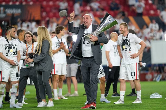 Peter Fischer mit dem Pokal, Eintracht Frankfurt vs. Glasgow Rangers, Fussball, Europa League, Finale, Saison 2021 2022, 18.05.2022, Eintracht Frankfurt vs. Glasgow Rangers, Fussball, Europa League, Finale, Saison 2021 2022, 18.05.2022 Sevilla Copyright: xEibner-Pressefotox EP_MBL