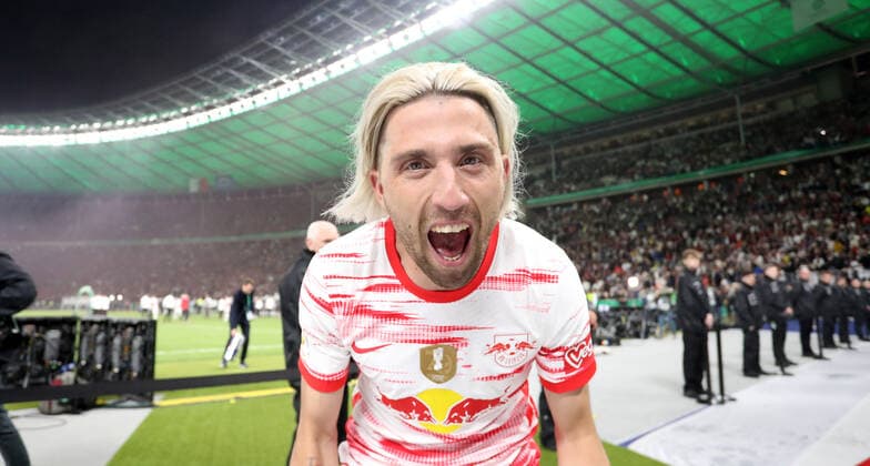 Pokalfinale Freiburg - RB Leipzig 21.05.2022 Berlin, 21.05.2022, Olympiastadion, Fussball, DFB Pokalfinale , SC Freiburg vs. RB Leipzig 3:5 n.E. (1:0, 1:1, 1:1) , RB Leipzig, DFB Pokalsieger 2022. Im Bild: Kevin Kampl (44, RB Leipzig) , DFB regulations prohibit any use of photographs as image sequences and or quasi-video. ,