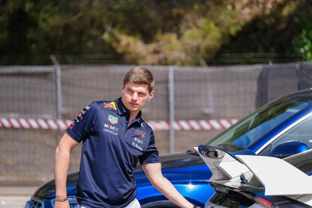 Max Verstappen (NED, Oracle Red Bull Racing, 1)kommt im Paddock an, ESP, Formula One Pirelli Gran Premio de Espana, Formel 1, Sunday, Saison 2022, 22.05.2022, ESP, Formula One Pirelli Gran Premio de Espana, Formel 1, Sunday, Saison 2022, 22.05.2022, Barcelona Copyright: xEibner-Pressefotox EP_EER