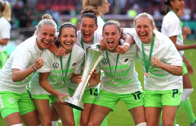 Sport Bilder des Tages VfL vs. 1. FFC Turbine Potsdam, DFB-Pokalfinale Frauen Köln, 28.05.2022, FUßBALL - VfL Wolfsburg vs. 1. FFC Turbine Potsdam, DFB-Pokalfinale Frauen, Saison 2021 22. VfL Wolfsburg Frauen gewinnt DFB-Pokalfinale 2022, Pia-Sophie Wolter (VfL Wolfsburg), Joelle Wedemeyer (VfL Wolfsburg), Felicitas Rauch (VfL Wolfsburg), Ewa Pajor (VfL Wolfsburg), Pauline Bremer (VfL Wolfsburg) Köln