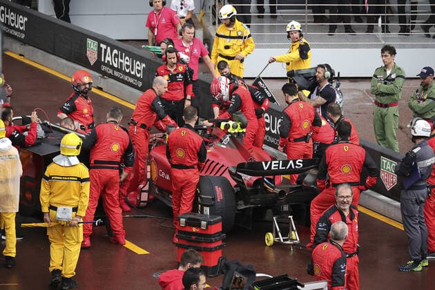 16 LECLERC Charles (mco), Scuderia Ferrari F1-75, portrait Race stopped, pitlane, during the Formula 1 Grand Prix de Monaco 2022, 7th round of the 2022 FIA Formula One World Championship, WM, Weltmeisterschaft on the Circuit de Monaco, from May 27 to 29, 2022 in Monte-Carlo, Monaco - F1 - MONACO GRAND PRIX 2022 - Race DPPI Panoramic 0012201908022