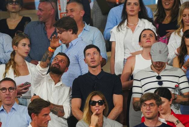 Tennis, French Open, Finale, Damen, Robert Lewandoski unter den Zuschauern Mandatory Credit: Photo by Javier Garcia Shutterstock (12960014ay) Robert Lewandowski watches his compatriot Iga Swiatek in the final French Open Tennis, Day 14, Roland Garros, Paris, France - 04 Jun 2022 French Open Tennis, Day 14, Roland Garros, Paris, France - 04 Jun 2022 Copyright: xJavierxGarcia Shutterstockx 12960014ay